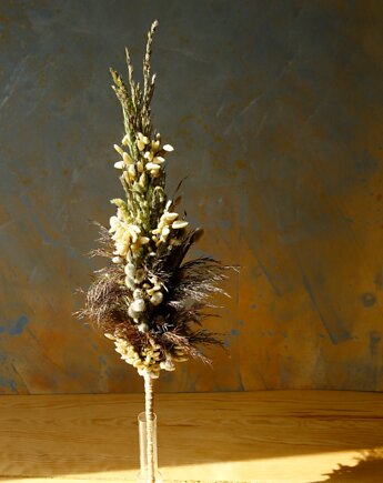 Palma wielkanocna z naturalnych suszonych traw i bazi, Rondo Kwiatowe