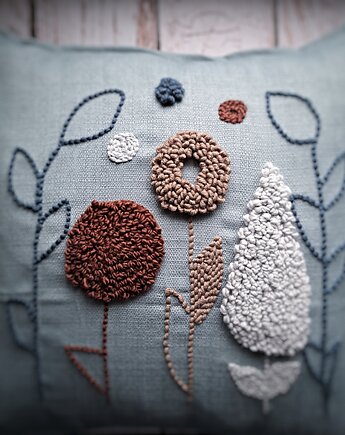 Poduszka dekoracyjna kwiaty Boho punch needle, PUCHAKI