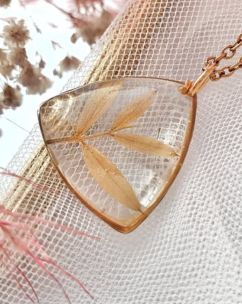 Wisiorek listki w żywicy, Jaskółcze ziele handmade 
