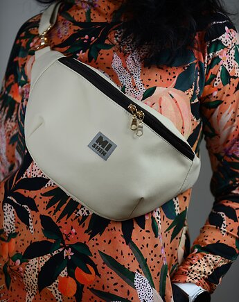 Elegancka beżowa nerka L z ekoskóry ze złotymi okuciami, MISHIN Bags&More