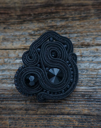 Na zamówienie- czarna broszka sutasz, Mró Soutache