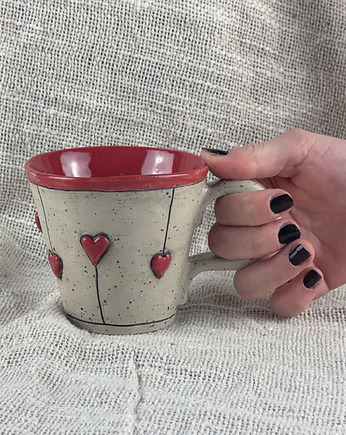 Kubek w czerwone serca, ceramika_surudo