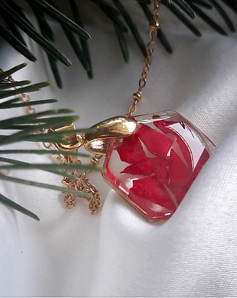 Wisiorek z płatkami róży, Figa handmade accessories