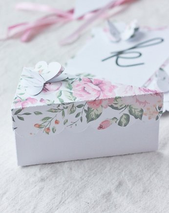 Pudełko kawałek tortu. Różane motyle, papierkarnia