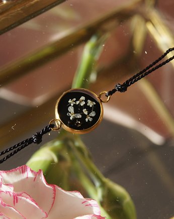 Bransoletka na jedwabnym sznurku z dziką marchwią, Jaskółcze ziele handmade 