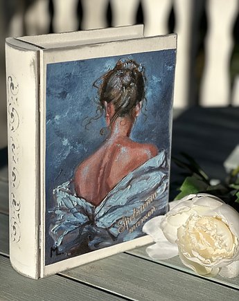 Kufer w kształcie książki, motyw kobiety, prezent dla niej, Monique Art