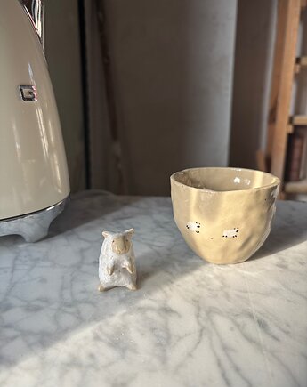 Ceramiczna Czarka Podhale 160 ml i Owieczka Desk Buddy, Maison Fragile