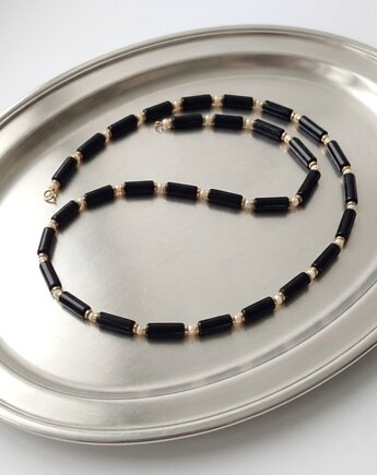 Klasyczne trio: czerń - złoto - biel, Studio Gazela