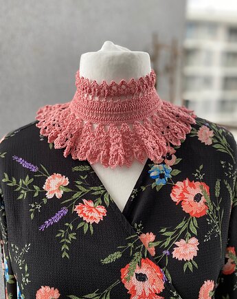 Naszyjnik koronkowy pastelowy róż bogato marszczony, Księżycowa ćma