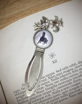 Zakładka do książki - Czarny koń - lilia, yenoo