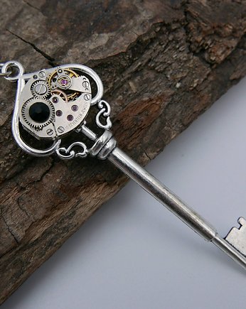 Mechaniczny klucz 010, Zegarynki