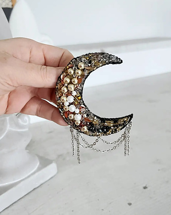 Broszka KSIĘŻYC 4 ręcznie haftowana koraliki, HAART