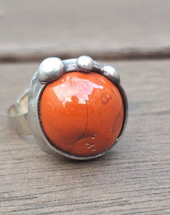 Jaspis - pierścionek regulowany, po drugiej stronie lustra