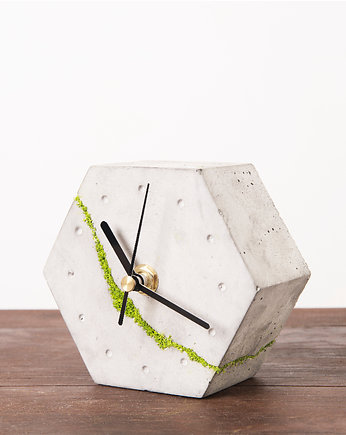 Sześciokątny betonowy zegar stołowy z chrobotkiem reniferowym - jasny, Joanna Komorowska Studio