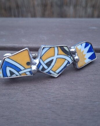 Ceramiczna - klamra do włosów, po drugiej stronie lustra