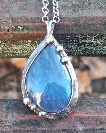 Sześciokropek - wisiorek, po drugiej stronie lustra