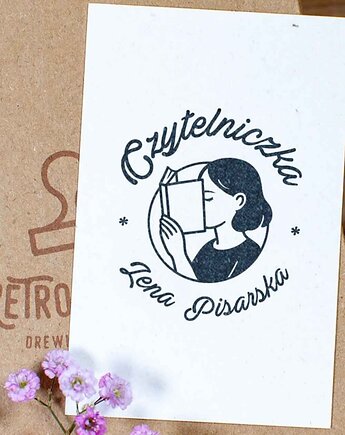 Drewniany stempel Ex Libris Czytelniczka z książką -  zestaw na prezent, RetroNadruk