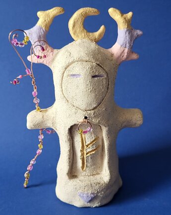 Handmade ceramiczna figurka z runą fehu, Ceramika Wydry