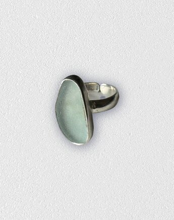 Srebrny pierścionek regulowany ze szkłem morskim, bluewavestudio