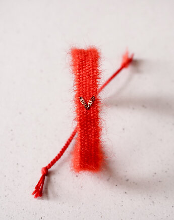 Czerwona bransoletka handmade z haftowanym serduszkiem, Słońcem Tkane