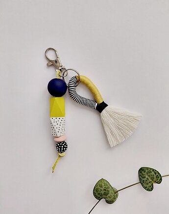 Brelok drewniany z chwostem