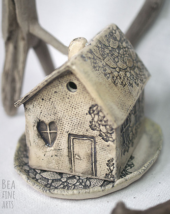 Rustykalny domek ceramiczny na kadzidło, Bea Fine Arts