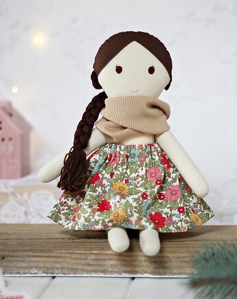 Lala brzoskwiniowa w spódniczce w kwiaty, szycioteka