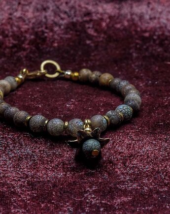 Bransoletka z naturalnych kamieni z kwiatkiem-dzwonkiem z brązu, Biżuteria z Myśli Odlana