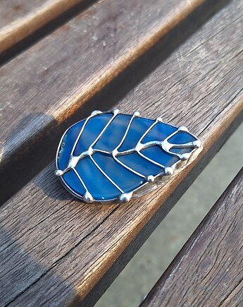 Liść - broszka, po drugiej stronie lustra