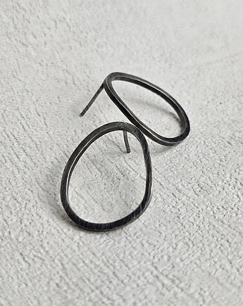 Kolczyki małe srebrne czarne Fale o nieregularnym kształcie, KOBELA