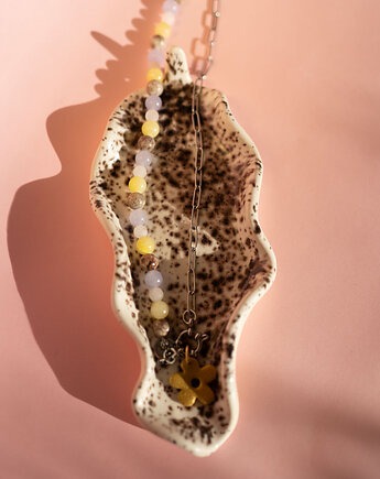 Naszyjnik mix koraliki i łańcuszek z zawieszką kwiatek, Dwie Gliny