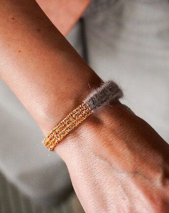 Włóczkowa bransoletka z błyszczącym środkiem i haftowanym serduszkiem, Słońcem Tkane