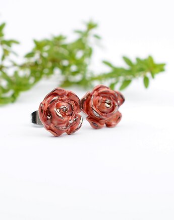 Ceramiczne róże- kolczyki sztyfty 3d, Dorca