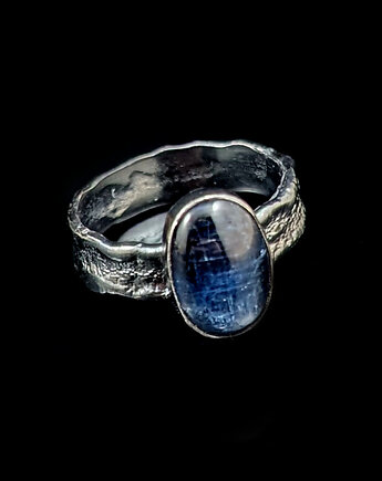 Pierścionek pod osłoną nocy- kyanit, Pracownia Neores