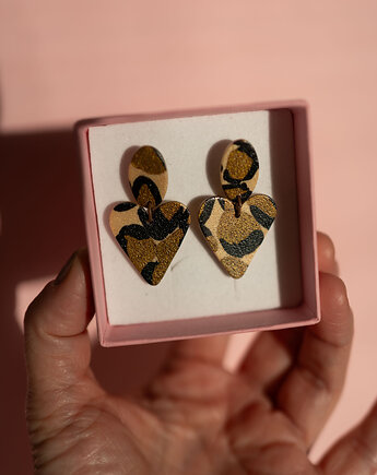 Kolczyki sztyfty serca w panterkę, Dwie Gliny