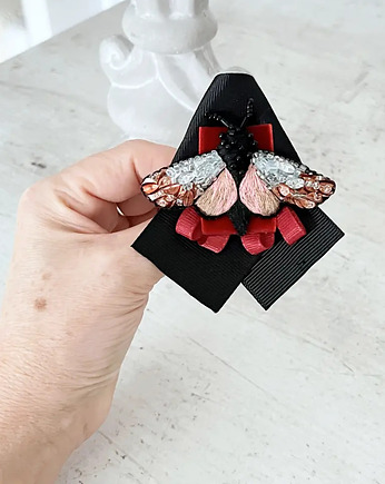 Broszka ART ĆMA 1 ręcznie haftowana przypinka owady koraliki, HAART