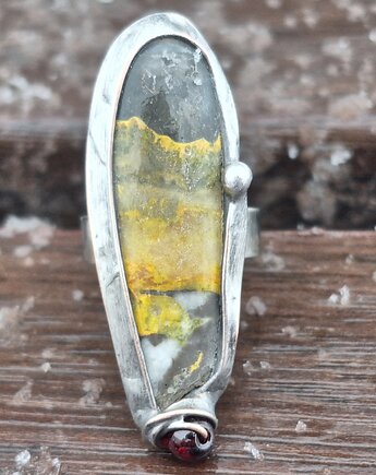 Trzmiel - pierścionek regulowany, po drugiej stronie lustra