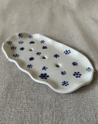 Mydelniczka ceramiczna, Cała w kurzu