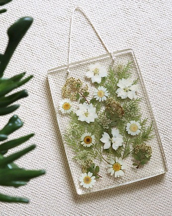 Obrazek z białymi kwiatami w żywicy, Floral Home