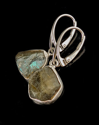 Kolczyki srebrne surowe labradorytowe, Pracownia Neores