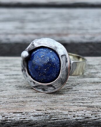 Lapis lazuli - pierścionek regulowany, po drugiej stronie lustra