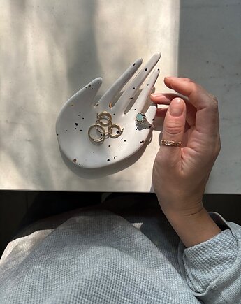 Ceramiczna Łapka Handmade na Pierścionki w Czarno Złote Ciapki, Maison Fragile