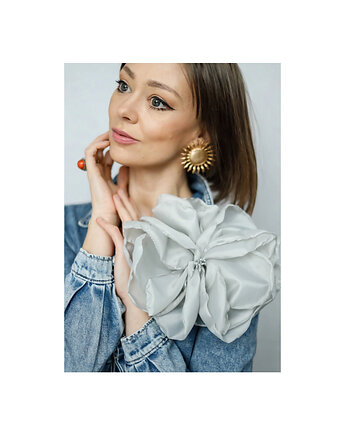 Jasnoszara broszka, spinka kwiat, Celina Parysów