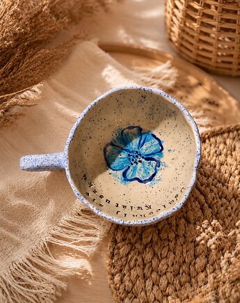 Ceramiczna filiżanka handmade z napisem i kwiatem, Agnieszka Szehyńska Ceramika