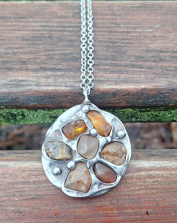 Surowy kwiat - wisiorek, po drugiej stronie lustra