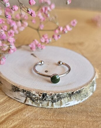 Pierścionek srebrny zielone oczko zielony minimalistyczny żywica brokatowy, zkwiatem