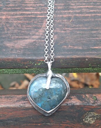 Z sercem - wisiorek, po drugiej stronie lustra