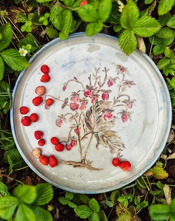 Talerze ozdobny Poziomki, talerze obiadowy, ilustracja poziomki, talerz 23 cm, Fiona Ceramics