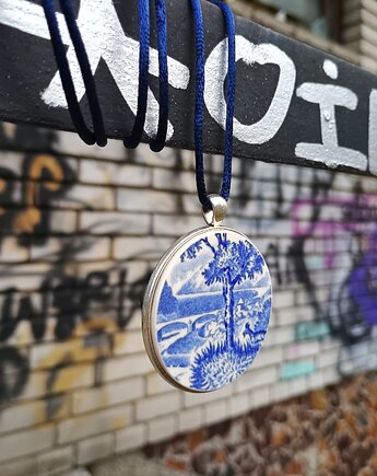 Naszyjnik z pejzażem, biżuteria z talerzy