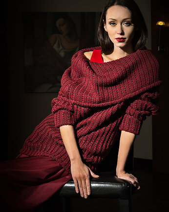bordowy sweter z kominem, Aleksandra Kmiecik
